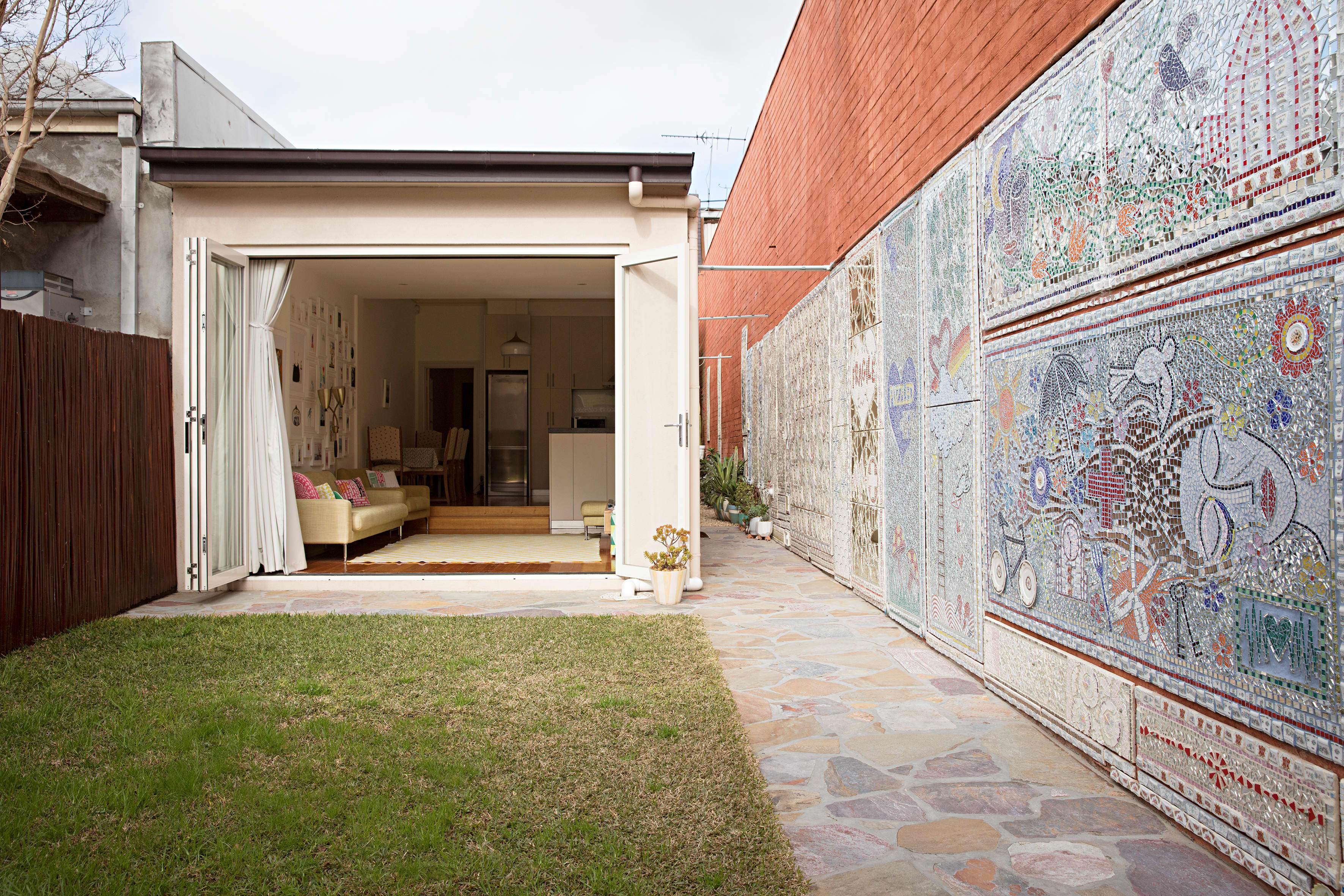House Tour: A Mosaic Artist's Minimal & Modern Cottage | Apartment Therapy - Mosaic Apartment Decorating